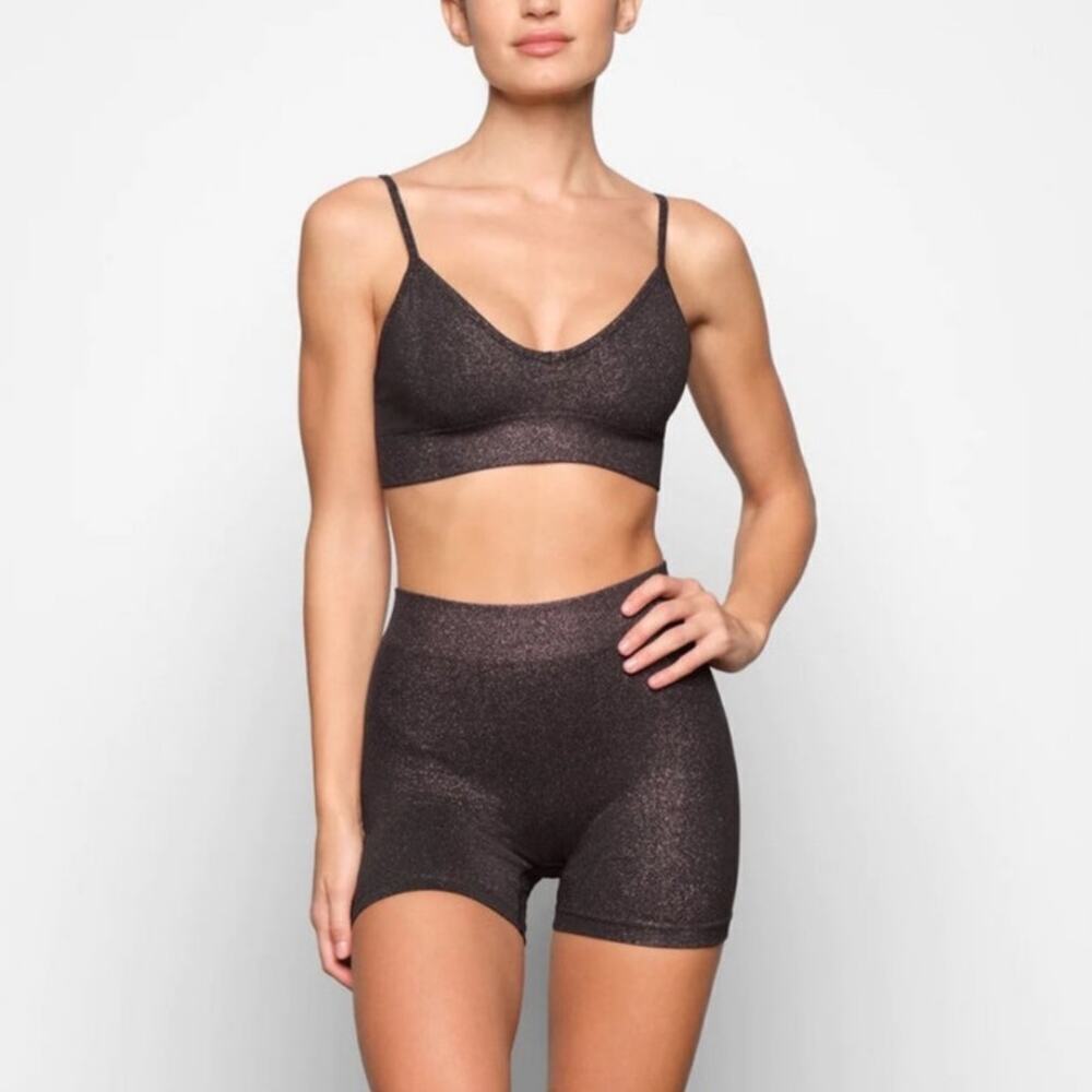 Skims Soft Smoothing Shine Short Eclipse Size Small